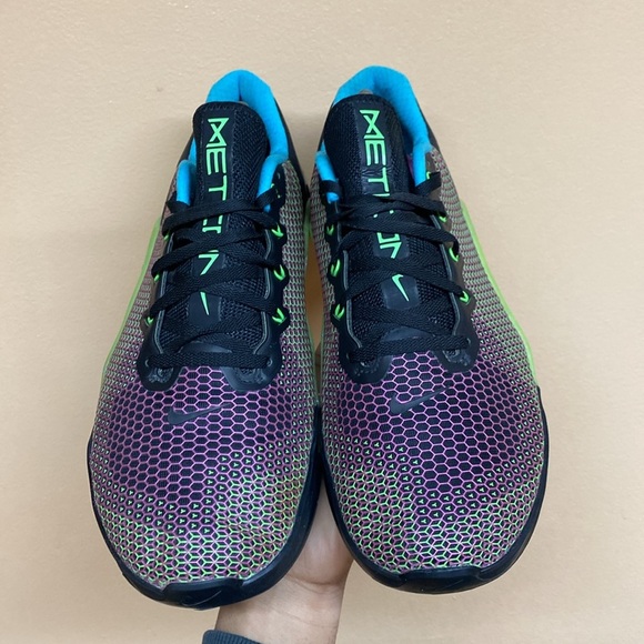 Nike Metcon 5 AMP “Black/Green Strike/Blue Fury/Fire Pink” - Picture 4 of 16